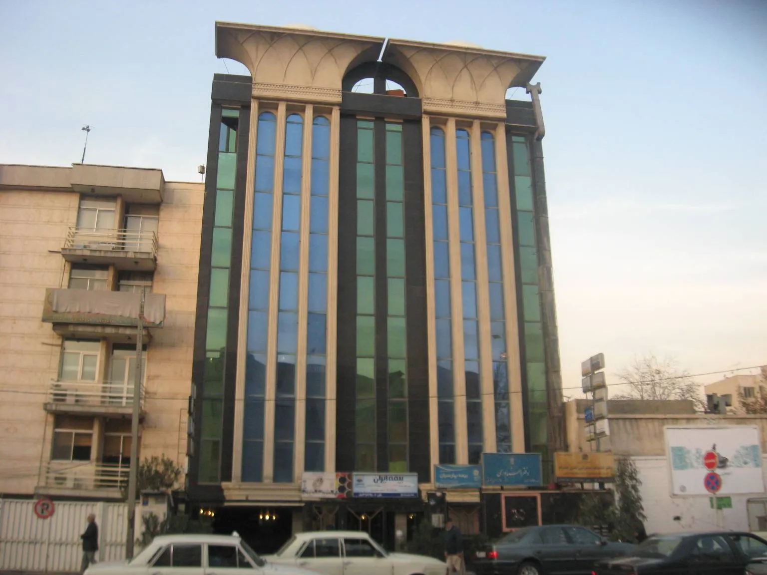 ساختمان ۳۱ واحدی ملائک ۳